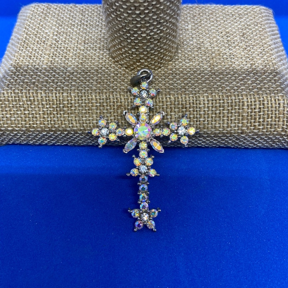 Crystal cross pendant
